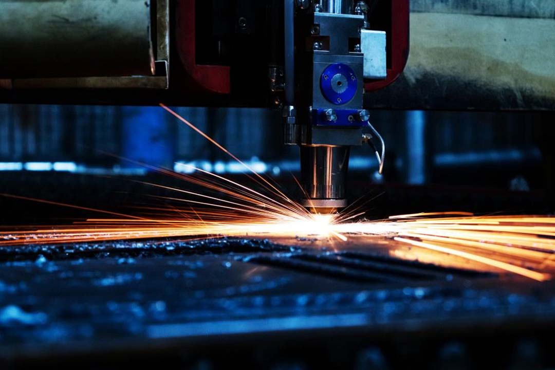 Chapa metálica: ¿Cuál es la diferencia entre la soldadura y la fabricación de metal?