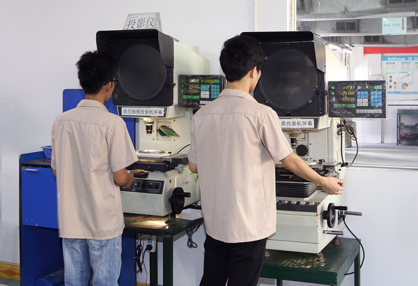 ¿Cuáles son los asuntos que requieren atención en el mecanizado CNC?